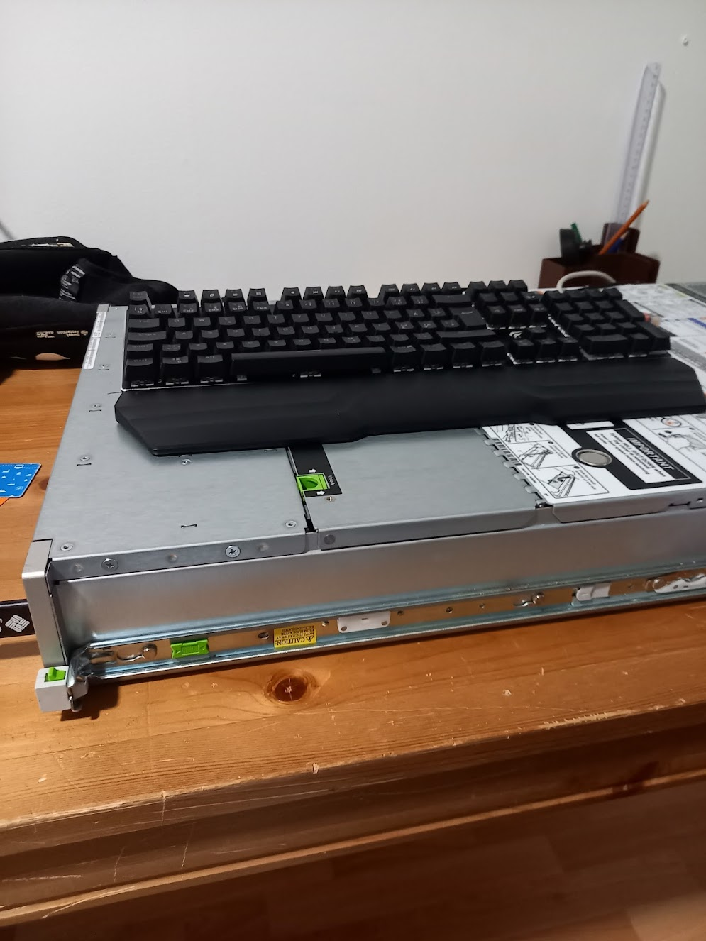 A picture of an old sparc t4-1 server